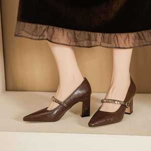 Zapatos de Mujer Mary Jane con Punta en Pico, Tacón Cuadrado, Correa en T con Hebilla, Tendencia de Moda Otoñal, Color Sólido, Forro de Cuero - Product Image 3