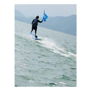 Planche de surf électrique Jetsurf en fibre de carbone, 12 kW, 55 km/h, en stock - Product Image 2