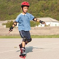 Chaussures de skate à roues alignées clignotantes à quatre roues pour garçons, filles et adolescents Chaussures de patins à roulettes en ligne pour les sports de plein air à vendre