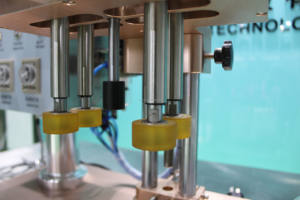 <span class=keywords><strong>เครื่อง</strong></span>บรรจุและปิดฝาแบบกึ่งอัตโนมัติสำหรั<span class=keywords><strong>บน</strong></span>้ำยาล้างมือ <span class=keywords><strong>เครื่อง</strong></span>ดื่ม และเครื่องปิดฝาสำหรับธุรกิจขนาดเล็ก - Product Image 6