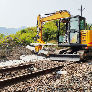 Excavatrice sur chenilles de haute qualité pour voies ferrées avec machine de démolition de traverses et broyeur de pierres - Product Image 1