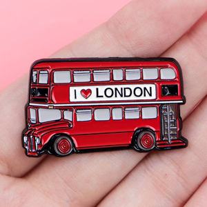Pin de Esmalte de Aleación de Zinc con Diseño de Ángel y Hada del Autobús de Londres, Souvenir del Día Nacional de Inglaterra para Bolsos y Ropa - Product Image 3