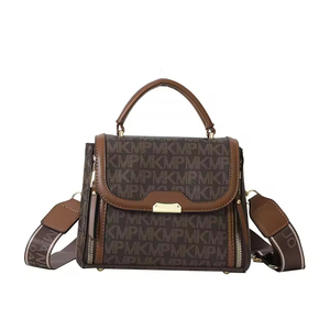 Nouveau sac à main élégant en PU pour femmes, style européen et américain rétro, polyvalent, automne-hiver, grande capacité, sac bandoulière ouvert - Product Image 6