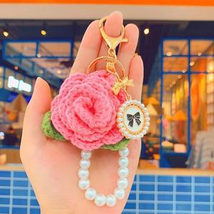 2025 Hot Sales Handmade Lã De Malha Flor Keychain Pérola Charme Crochet Rose Bag Pingente Mulheres Menina Presente Popular Pérolas Chaveiro - Product Image 4