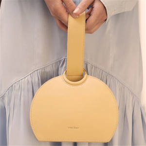 Pochette décontractée en demi-cercle Fourre-tout et sacs à main en cuir PU à poignée supérieure - Product Image 3