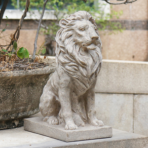 Statua di Leone da Giardino Majestic, Scultura in Resina, Posa Seduta Realistica con Dettagliata Intaglio della Criniera, Figura di Leone Bianco - Product Image 2
