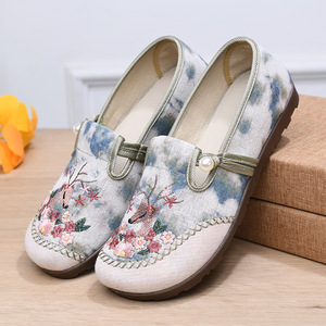 Meilleures ventes Nouveauté Printemps Chaussures Hanfu brodées Chaussures en tissu style ancien Pékin Chaussures décontractées pour femmes Style ethnique Chaussures respirantes monocouche - Product Image 3