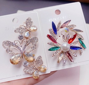 輝くフルクリスタルブローチピン 女性向けアクセサリー ファッションカラー人工パール＆蝶ブローチピン 卸売 - Product Image 6