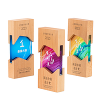 Vente en gros de plaque en verre gravé coloré avec impression couleur design créatif personnalisé trophée de cristal de bois gravure