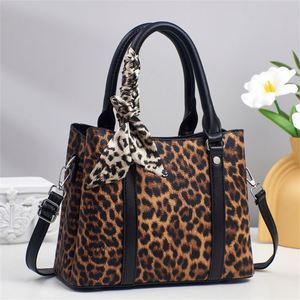 Hot Sale Leopard Tote Bags Large Capacity Leather Handbags Lady's PU Crossbody Shoulder Bag - Product Image 5
