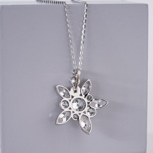 จี้เพชรเลี้ยงในห้องปฏิบัติการสุดหรูหรา พร้อมสร้อยคอทองคำ 14K สำหรับผู้หญิง เครื่องประดับชั้นดี ประดับเพชรระยิบระยับ สวยงามเหนือกาลเวลา - Product Image 3