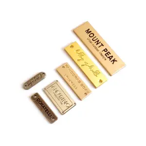 Stampa professionale personalizzata in alluminio dorato in ottone con incisione del Logo del marchio etichette accessori per borse targhetta in metallo Alloye di design