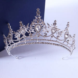輝くラインストーン合金ブライダルティアラウェディングクラウン調整可能ヘッドピースイブニングパーティー誕生日用プロムページェントキャットウォークショー - Product Image 2
