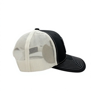 Casquette de sport structurée à 6 panneaux avec patch en caoutchouc personnalisable, en maille blanche fraîche, pour adulte, vêtements décontractés d'extérieur, fabriquée au Vietnam - Product Image 4