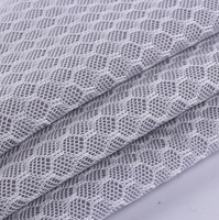 Tissu en maille 3D perforé imprimé 100 % polyester 380 g/m² pour baskets et vêtements de sport d'extérieur pour filles