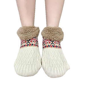 Chaussettes d'hiver chaudes antidérapantes pour l'intérieur, chaussures d'intérieur épaisses pour femmes avec doublure en polaire pour un confort par temps froid - Product Image 3