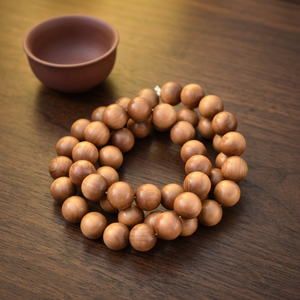 Perles de méditation en bois Riddhi Siddhi, perles rondes en bois naturel brun doré foncé, provenant du Rajasthan, pour la pratique spirituelle - Product Image 1
