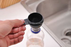Bouteille en plastique PP personnalisée de haute qualité avec entonnoir et couvercle - Product Image 6