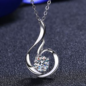 Venta al por mayor S925 Ajuste de plata esterlina corte brillante redondo Moissanite diamante mujeres collar estilo de moda colgante - Product Image 3