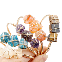 Bracelet en pierre brute enroulée de fil de fer plaqué or 18 carats Taille ajustable Géode Bracelet de manchette pour femme Bijoux de guérison en cristal