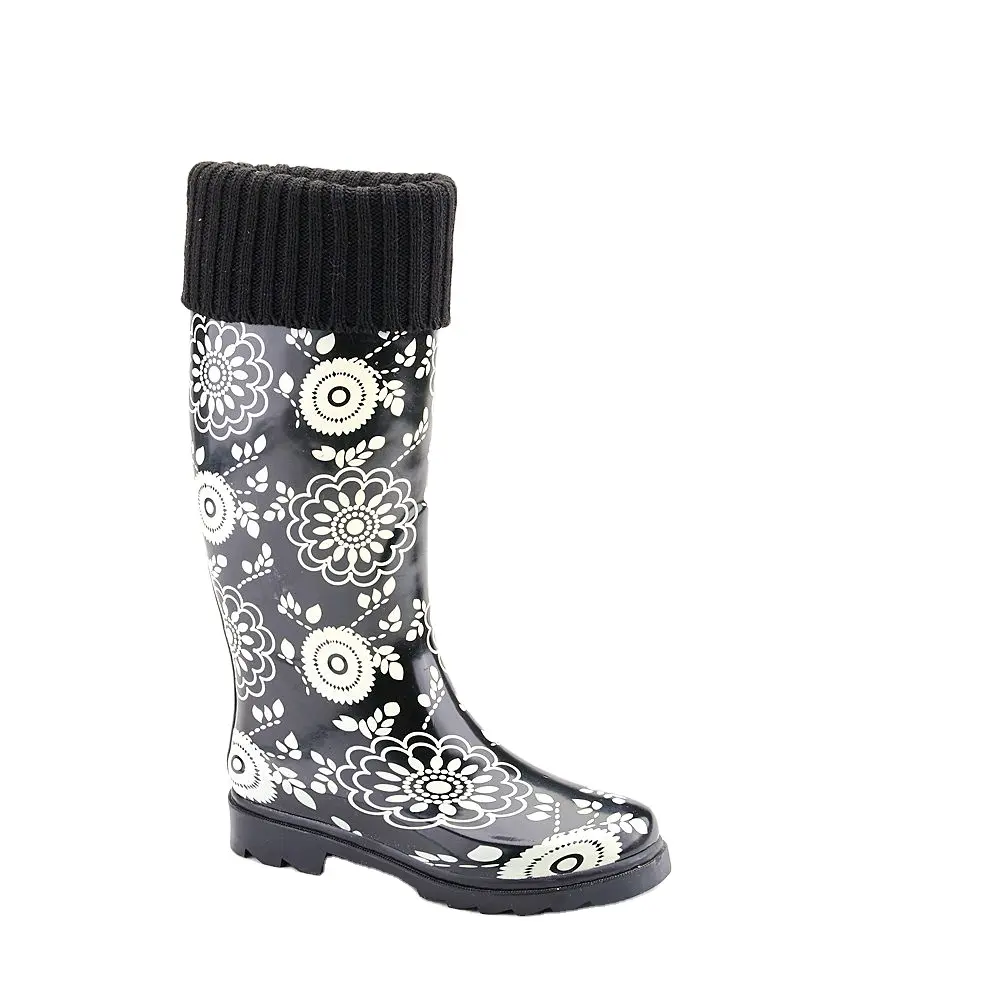 Il design alla moda di gomma lunghi stivali da pioggia in nero con fiori bianchi modello di scarpe da pioggia delle donne