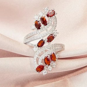 Anello Floreale alla Moda con Design a Petalo Elegante, Gioiello Statement per Uso Quotidiano Femminile - Product Image 2