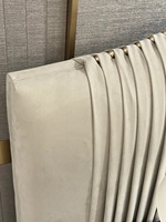 Italienisches Luxus-Doppelbett aus Echtleder mit Breitem Plissee-Design und Eichenholzrahmen