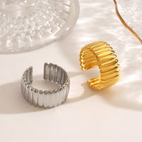 Cincin Garis Minimalis Baja Tahan Karat Gaya Instagram Mode Eropa dan Amerika untuk Wanita, Lapis Emas 18K, Lebar dan Tebal