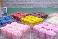 Coffret de bijoux en acrylique carré fait main personnalisé avec rose éternelle - Cadeaux élégants pour la Saint-Valentin, le Nouvel An