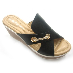 Nuovi prodotti caldi scarpe da <span class=keywords><strong>pantofola</strong></span> con zeppa tacco alto fibbia <span class=keywords><strong>oro</strong></span> per i commerci all'ingrosso - Product Image 3