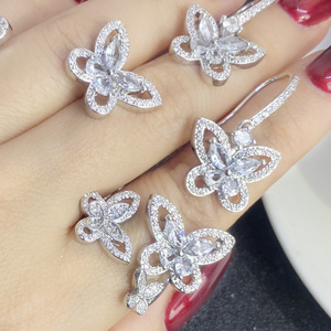 Eleganti Orecchini a Gancio a Farfalla Traforati per Donne, Accessori per Orecchie alla Moda per Uso Quotidiano - Product Image 2