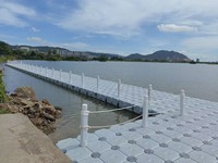 Vente en gros de pontons flottants en HDPE Jetée en plastique pour jet ski Jetée flottante pour sports nautiques