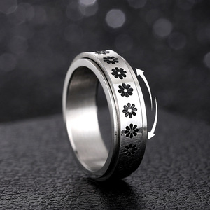 Anello Girevole Unisex Floreale, Gioiello di Tendenza, Accessorio Elegante e Divertente, Idea Regalo - Product Image 6