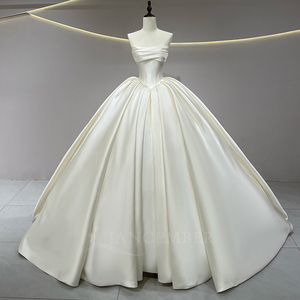 JFH62 Vestido de Novia Moderno Minimalista de Satén con Cuello Barco, Largo hasta el Suelo, con Mangas de Encaje, Cola Capilla y Flores - Product Image 1
