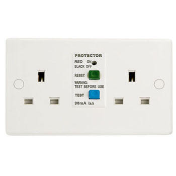 Saudi Arabia Universal Bakelite Switch Socket Outlet 13a 250v Socket White Color Custom 2 Gang Wall Socket Uk Standard Outlet
