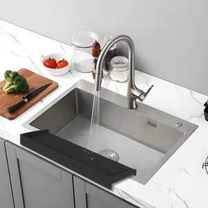 Paraspruzzi da cucina in silicone con base a ventosa - Bloccaacqua riutilizzabile per lavello da cucina - Product Image 2