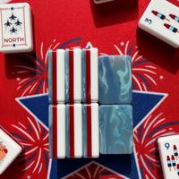 Mahjong Americano Plegable de Lujo en Acrílico Azul Claro con Diseño Patriótico |   Fichas de Mahjong con Temática del 4 de Julio con Joker de EE. UU.