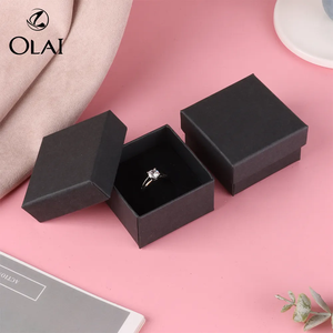 Coffrets cadeaux classiques en carton noir pour bijoux, avec revêtement UV, pelliculage mat, gaufrage et doublure en éponge - Product Image 1