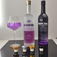 Bouteille de spiritueux vide ronde transparente en verre noir mat personnalisée de 700 ml 750 ml pour liqueur, vin, whisky, vodka, tequila avec bouchon en liège