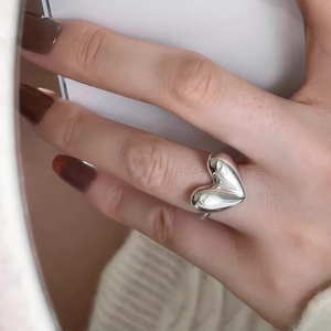 Bague Cœur Irrégulier Vintage Luxe Léger, Plaqué Argent, pour Femme, en Cuivre, Bijoux Tendance, Vente en Gros - Product Image 1
