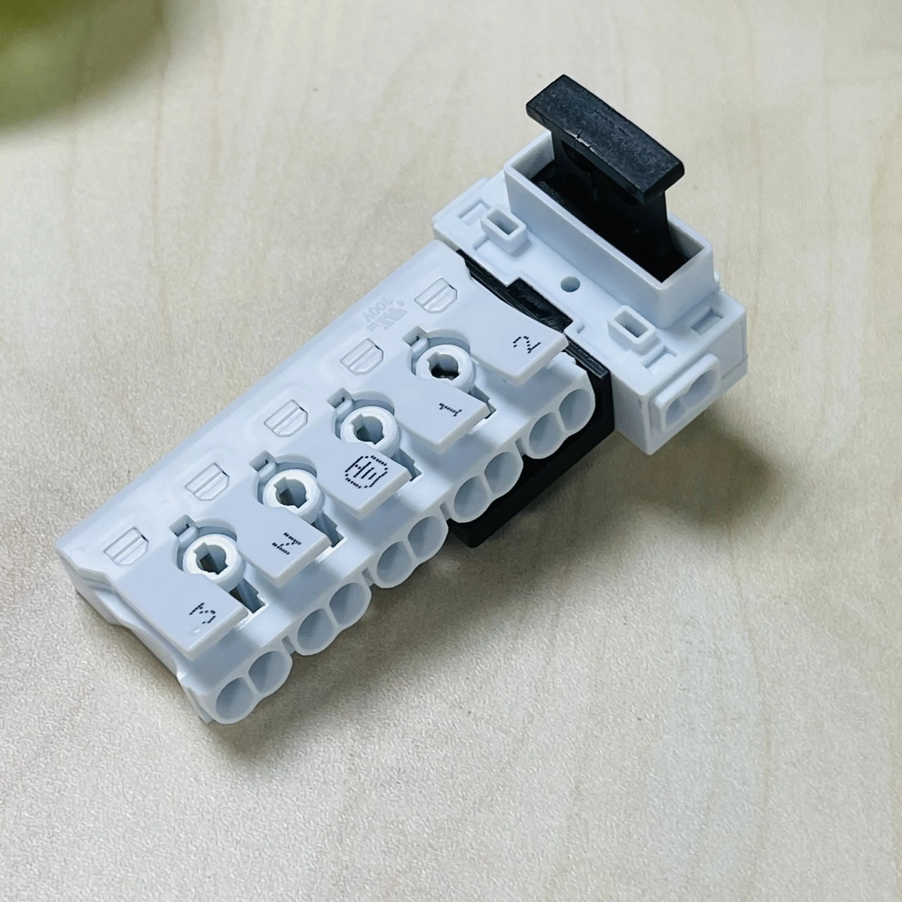 Fuse Terminal Block With 5 Pin Push Wire Connector