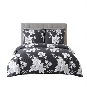 ชุดเครื่องนอนผ้าฝ้ายลายดอกโบตั๋นสีขาวชาร์โคล แบรนด์ Poland Stock Elegant Peony Bloom สำหรับขายส่งและดรอปชิปปิ้งในยุโรป 3 ชิ้น - Product Image 1
