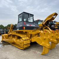 Tracteur sur chenilles SHANTUI SD22 d'occasion fiable et robuste pour les travaux de nivellement et de terrassement sur les grands chantiers de construction routière