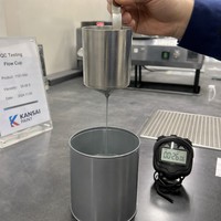 Peinture liquide en spray économique à séchage rapide, à base d'uréthane acrylique cristallin, pour la réparation de vernis de finition de véhicules et de bateaux