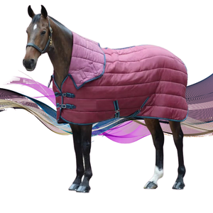Couverture imperméable pour cheval, matelassée, en tissu Oxford noir, pour l'hiver, l'extérieur, l'écurie, avec sangles pour les jambes et une grande rabat pour la queue - Product Image 2