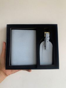 Set de Porta Pasaportes y Etiqueta de Equipaje Personalizados, Funda de Cuero PU para Pasaporte, Cartera, Porta Pasaportes de Viaje Delgado y Lujoso para Hombres y Mujeres - Product Image 3