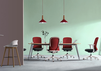 Chaise de bureau ergonomique en maille bleue avec support lombaire réglable et base pivotante pour espace de travail commercial, salle de conférence