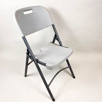 Chaise de pique-nique pliante contemporaine en plastique blanc simple, légère, pour l'extérieur, l'école, la ferme, le parc, le jardin, les événements, les repas