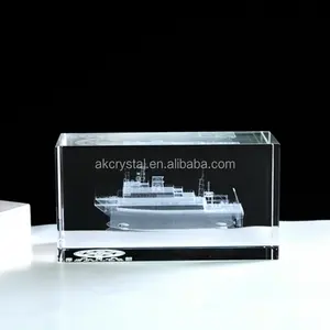 Fabricación China de recuerdos de calidad superior 3d láser grabado nave cubo de cristal