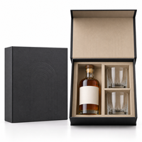 Coffret rigide de présentation pour une bouteille de whisky et deux verres avec calage papier adapté